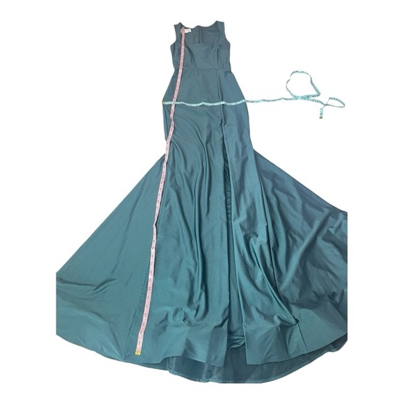 Cynthia & Sahar Square Neck Stretch Satin Mermaid Dress with Train in Evergreen - Picture 5 of 16